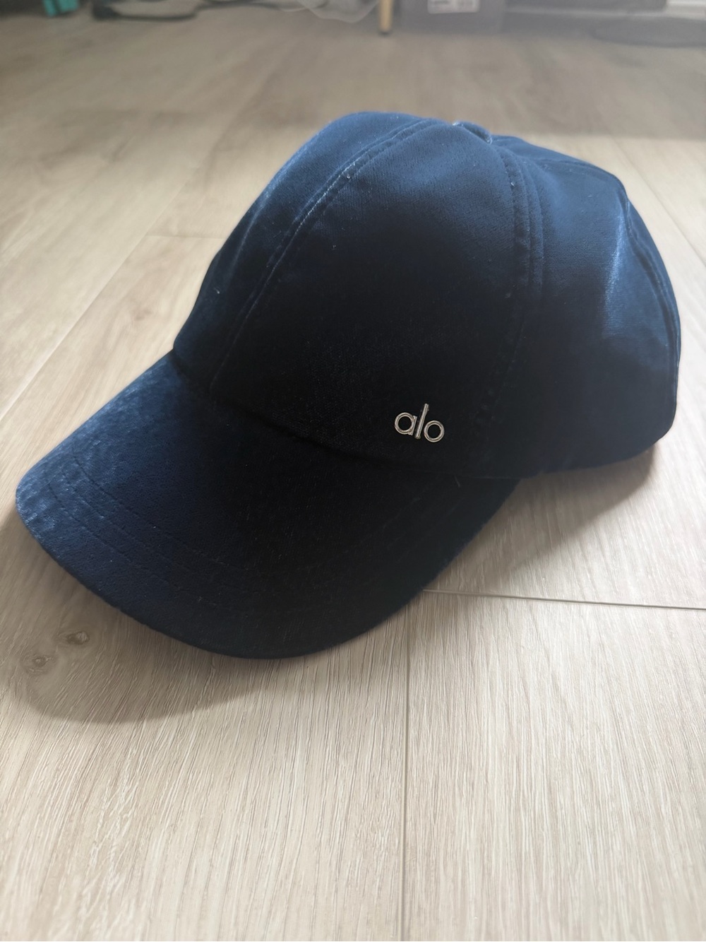 Alo Yoga Velvet Off-Duty Cap, NWT